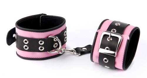 Sitabella Black&Rose Handcuffs Bdsm - кожаные наручники. Фото секс-шоп Jero.kz Sitabella Black&Rose Handcuffs Bdsm - кожаные наручники. Фото секс-шоп Jero.kz