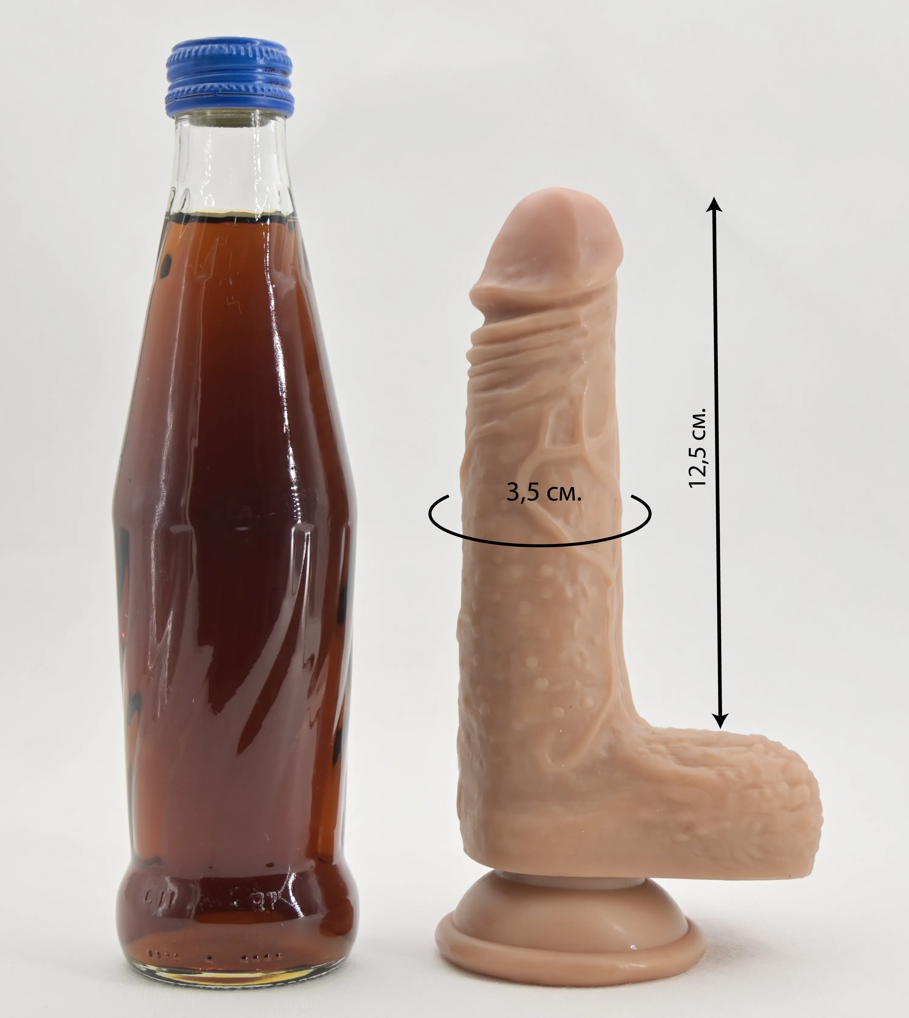 Размеры дилдо и сравнение размера со стеклянной бутылкой газировки 0,33 л.