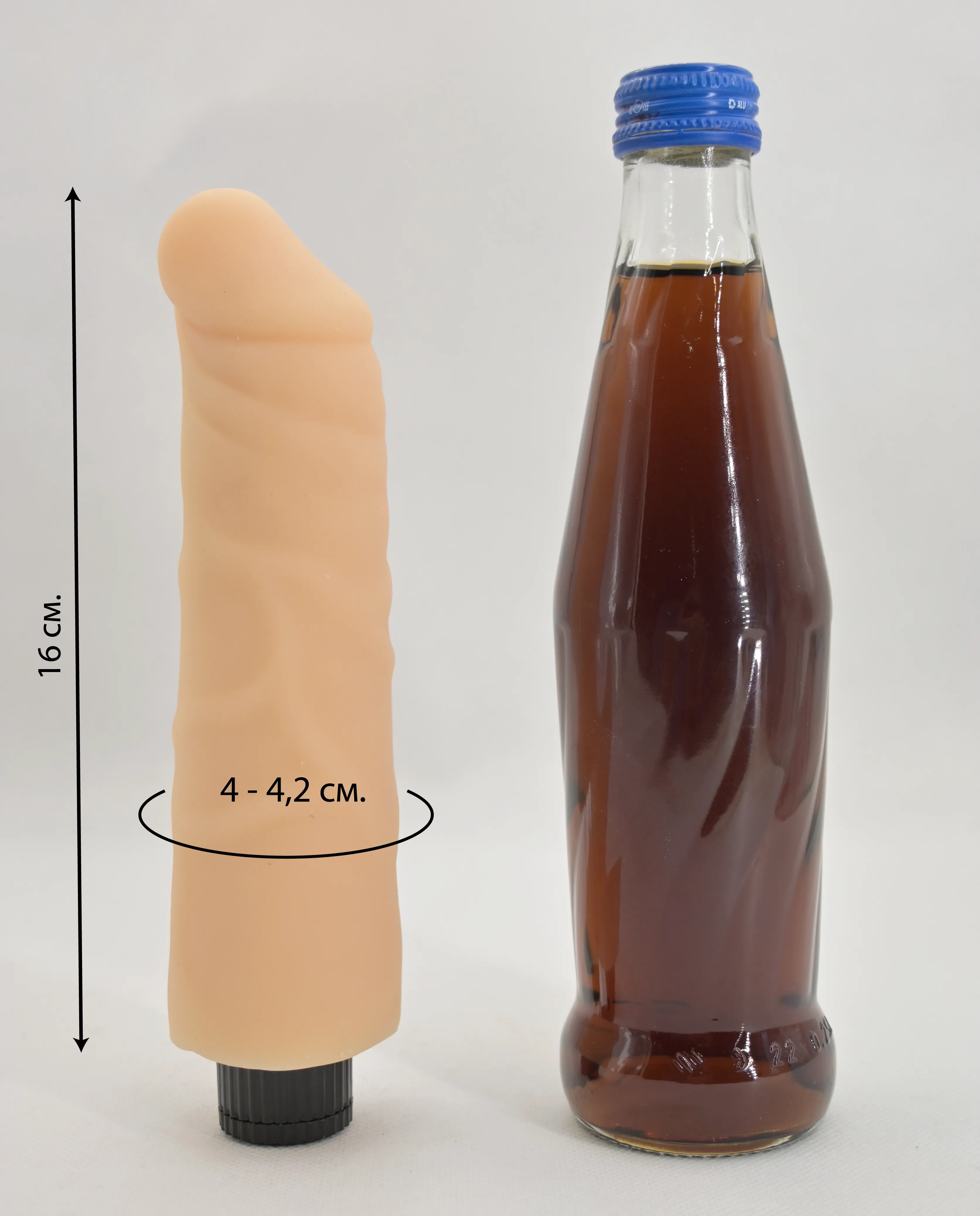 Размеры вибратора и сравнение размера со стеклянной бутылкой 0.33 л.