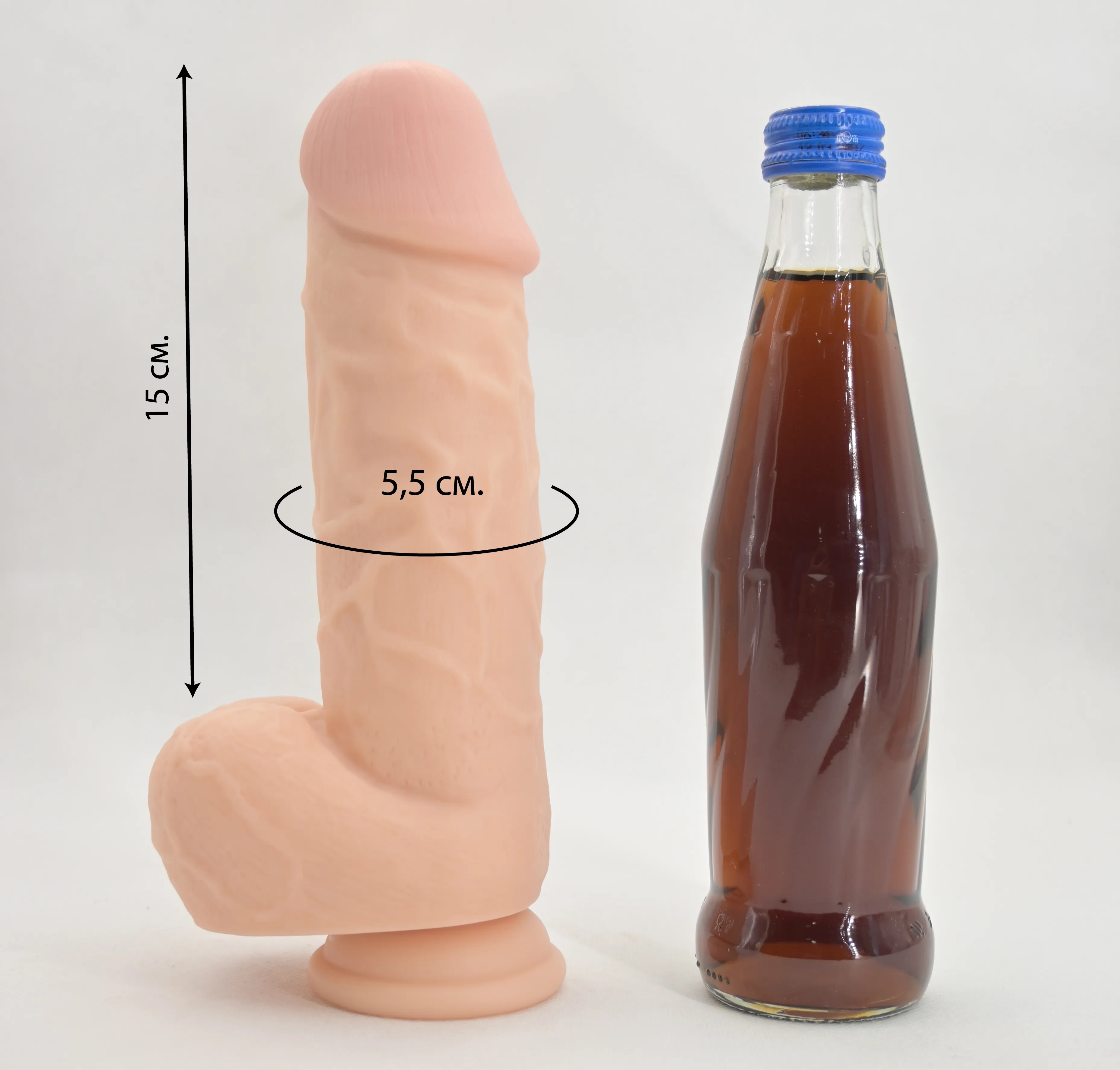 Размеры члена Джо Картера и сравнение со стеклянной бутылкой 0,33 л.