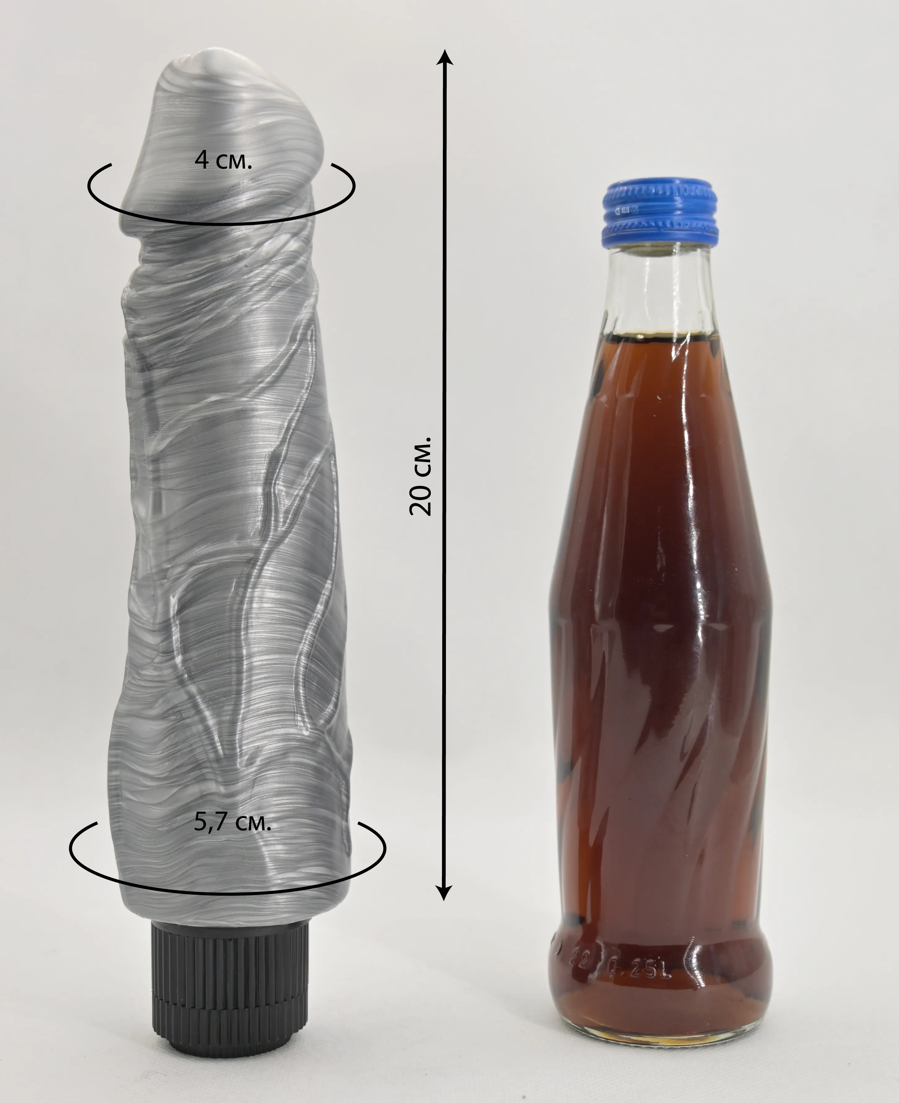 Размеры и сравнение вибратора Pat McCock серебристый с бутылкой пепси