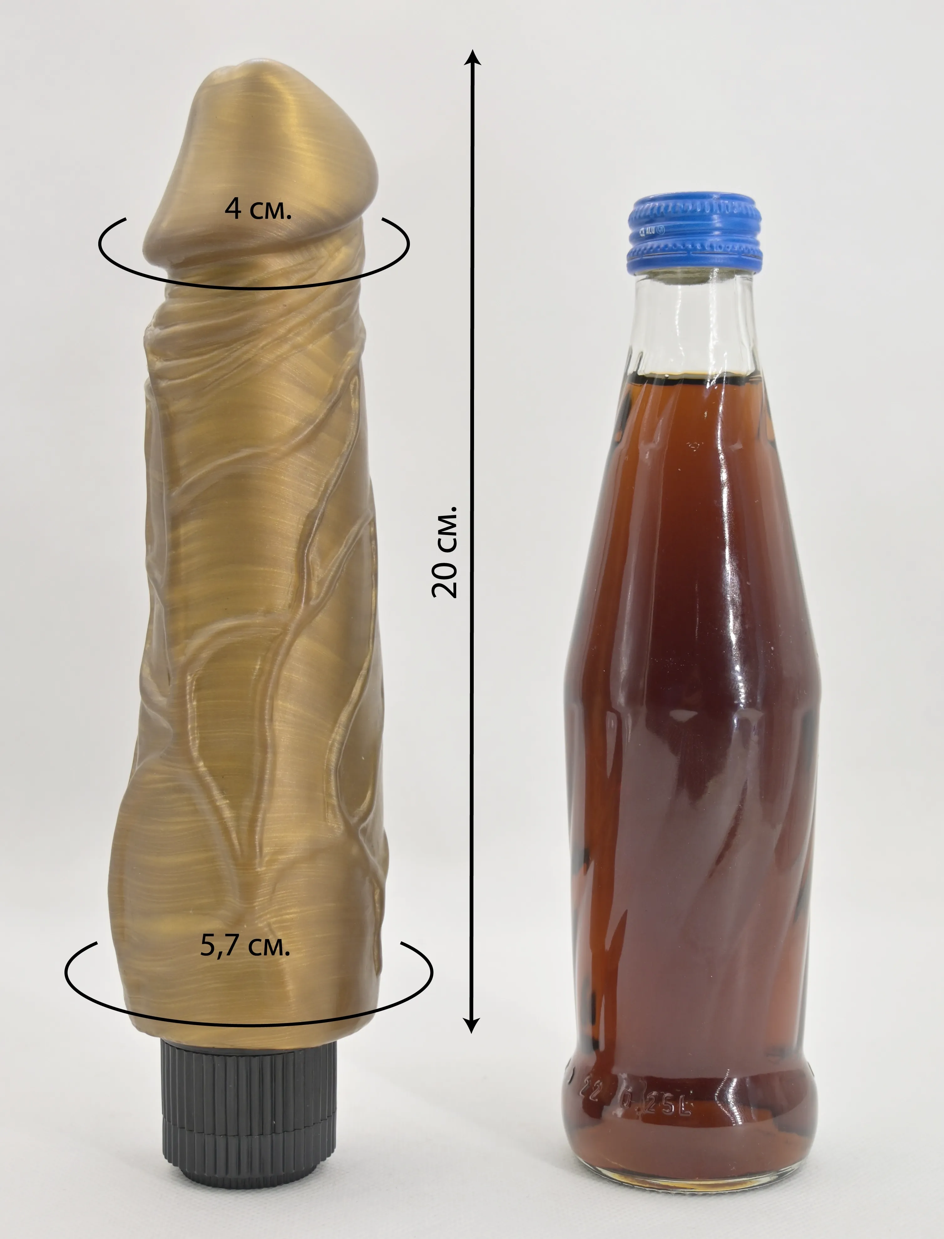 Размеры и сравнение янтарного вибратора Pat McCock с бутылкой 0,33 л.