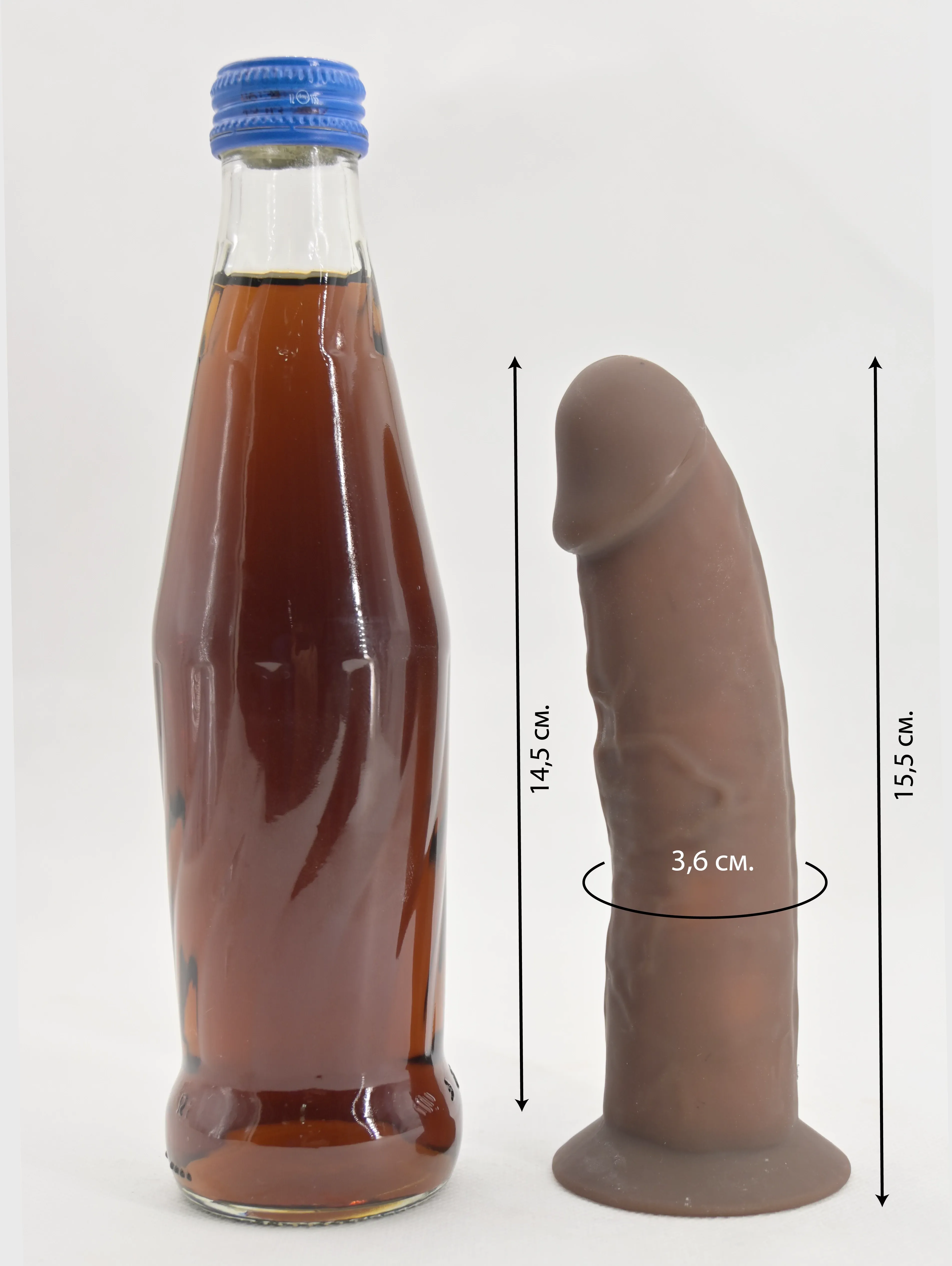 Размеры Realrock Silicone Dildo и сравнение с бутылкой колы